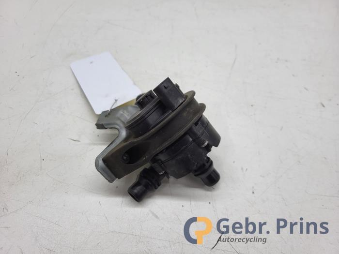 Begagnade Extra vattenpump BMW 2 serie Gran Tourer (F46) 220i 2.0 TwinPower Turbo 16V Pris € 30,00 Marginaltabell erbjuds av Autorec. Gebr. Prins b.v.