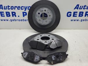 Usagé Disque + plaquette de frein arrière Tesla Model 3 RWD 60 kWh Prix € 200,00 Règlement à la marge proposé par Autorec. Gebr. Prins b.v.