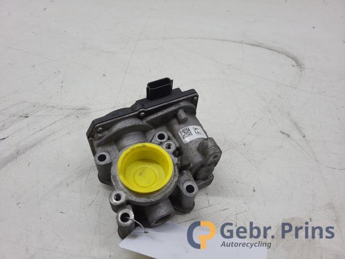 Gebrauchte Drosselklappengehäuse Renault Captur I (2R) 0.9 Energy TCE 12V Preis € 50,00 Margenregelung angeboten von Autorec. Gebr. Prins b.v.