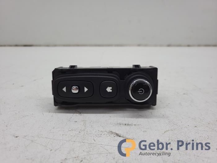 Used On-board computer controller Renault Captur I (2R) 0.9 Energy TCE 12V Price € 25,00 Margin scheme offered by Autorec. Gebr. Prins b.v.