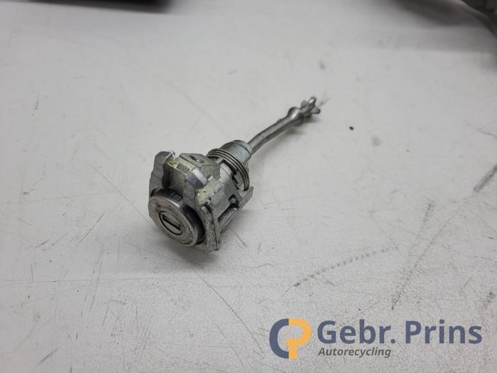 Used Ignition lock + computer Toyota Aygo (B40) 1.0 12V VVT-i Price € 150,00 Margin scheme offered by Autorec. Gebr. Prins b.v.