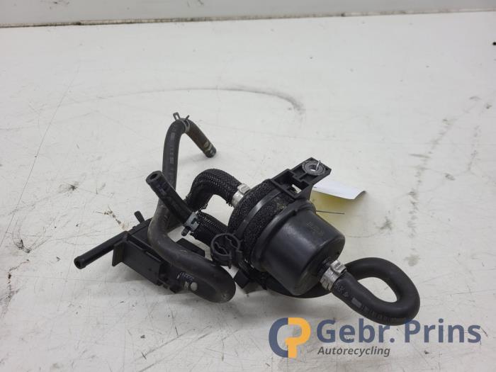 Begagnade Extra vattenpump Renault Captur I (2R) 0.9 Energy TCE 12V Pris € 20,00 Marginaltabell erbjuds av Autorec. Gebr. Prins b.v.