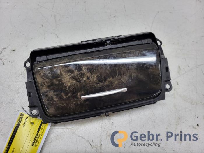 Begagnade Askkopp, fram BMW 3 serie (E92) 330d 24V Pris € 20,00 Marginaltabell erbjuds av Autorec. Gebr. Prins b.v.