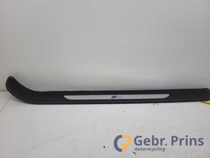 Sill trim set
