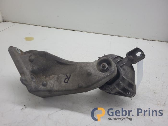 Used Engine mount BMW 3 serie (E92) 330d 24V Price € 20,00 Margin scheme offered by Autorec. Gebr. Prins b.v.