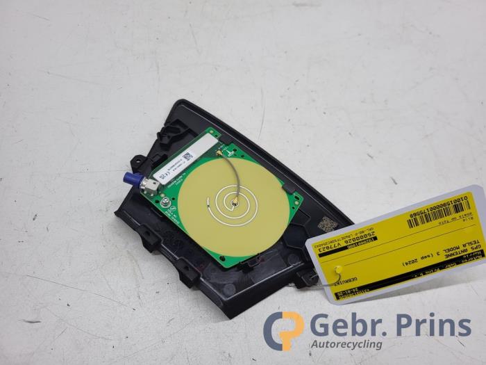 Gebrauchte GPS Antenne Tesla Model 3 RWD 60 kWh Preis € 50,00 Margenregelung angeboten von Autorec. Gebr. Prins b.v.