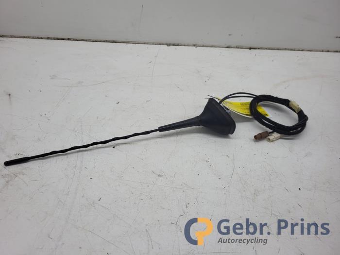 Używane Antena Renault Twingo III (AH) 1.0 SCe 70 12V Cena € 35,00 Procedura marży oferowane przez Autorec. Gebr. Prins b.v.