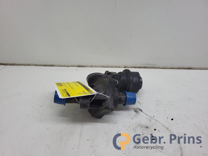 Begagnade Vattenpump Renault Twingo III (AH) 1.0 SCe 70 12V Pris € 30,00 Marginaltabell erbjuds av Autorec. Gebr. Prins b.v.