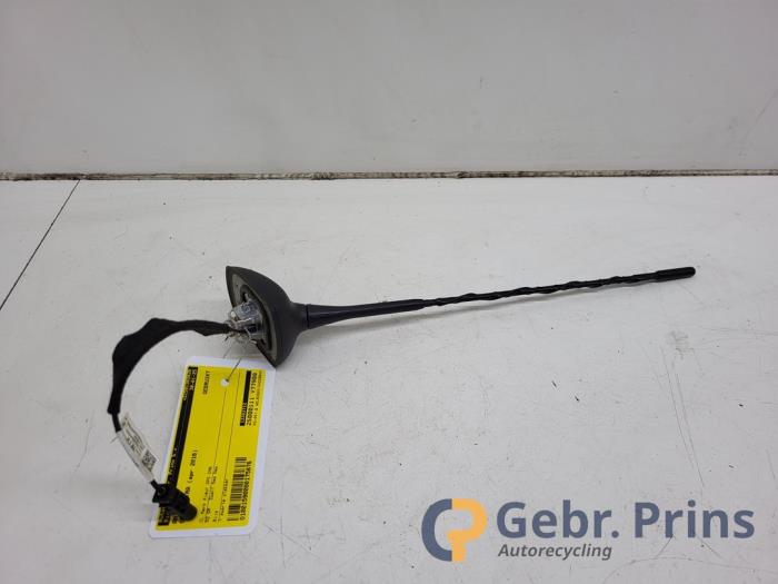 Używane Antena Opel Astra K 1.0 Turbo 12V Cena € 30,00 Procedura marży oferowane przez Autorec. Gebr. Prins b.v.
