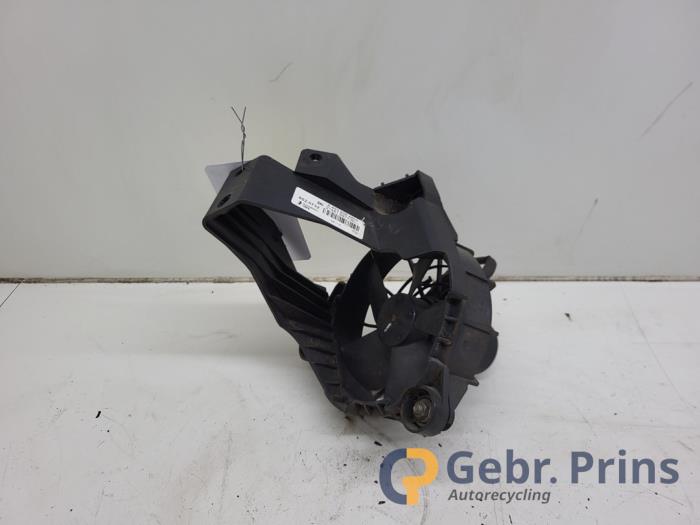 Używane Wentylator Renault Twingo III (AH) 1.0 SCe 70 12V Cena € 30,00 Procedura marży oferowane przez Autorec. Gebr. Prins b.v.