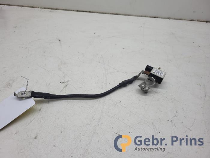 Używane Biegun akumulator Kia Picanto (JA) 1.0 12V Cena € 30,00 Procedura marży oferowane przez Autorec. Gebr. Prins b.v.
