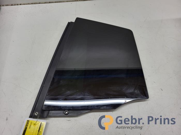 Usados Ventanilla triangular izquierda detrás Tesla Model X 90D Precio € 75,00 Norma de margen ofrecido por Autorec. Gebr. Prins b.v.