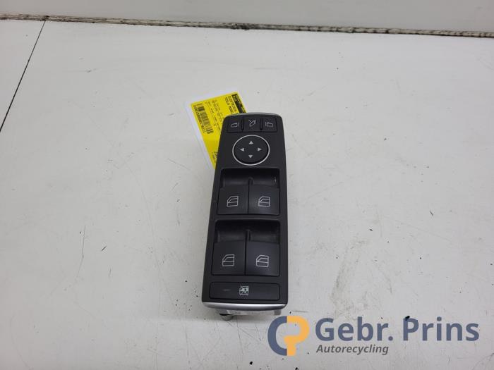 Usados Interruptor de ventanilla eléctrica Tesla Model X 90D Precio € 100,00 Norma de margen ofrecido por Autorec. Gebr. Prins b.v.