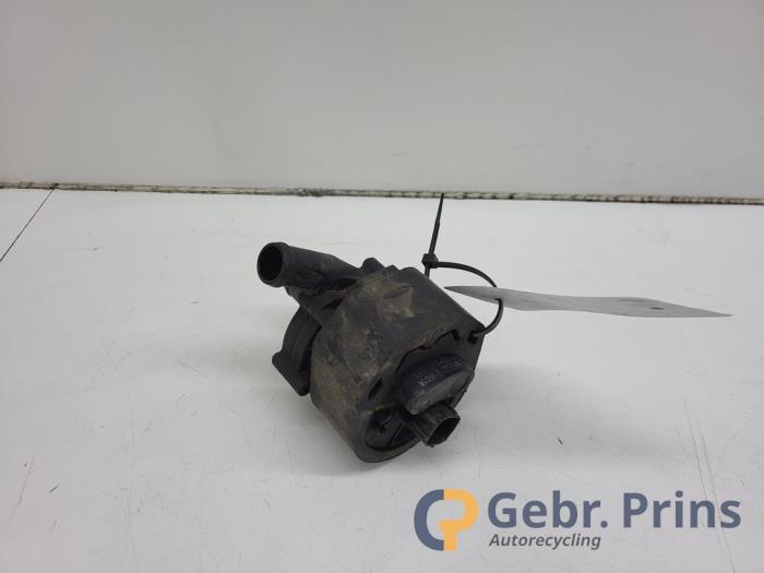 Begagnade Extra vattenpump Tesla Model X 90D Pris € 50,00 Marginaltabell erbjuds av Autorec. Gebr. Prins b.v.
