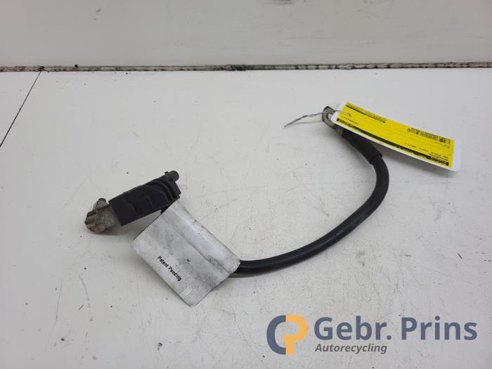 Używane Biegun akumulator Volkswagen Polo V (6R) 1.2 TDI 12V BlueMotion Cena € 15,00 Procedura marży oferowane przez Autorec. Gebr. Prins b.v.