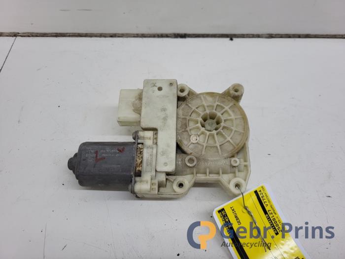 Usados Motor de ventanilla de puerta Mini Mini (F56) 1.5 12V Cooper Precio € 30,00 Norma de margen ofrecido por Autorec. Gebr. Prins b.v.