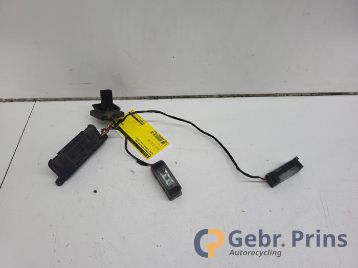Begagnade Nummerskyltbelysning Mini Mini (F56) 1.5 12V Cooper Pris € 40,00 Marginaltabell erbjuds av Autorec. Gebr. Prins b.v.