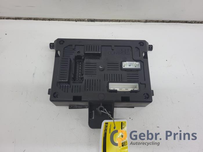 Używane Sterownik Body Control Renault Clio III (BR/CR) 1.4 16V Cena € 35,00 Procedura marży oferowane przez Autorec. Gebr. Prins b.v.