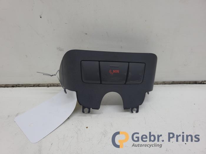 Używane Przycisk SOS Mercedes B (W246/W242) 1.6 B-180 BlueEFFICIENCY Turbo 16V Cena € 15,00 Procedura marży oferowane przez Autorec. Gebr. Prins b.v.