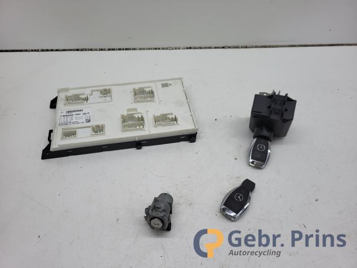 Gebrauchte Zündschloss + Steuergerät Mercedes B (W246/W242) 1.6 B-180 BlueEFFICIENCY Turbo 16V Preis € 225,00 Margenregelung angeboten von Autorec. Gebr. Prins b.v.
