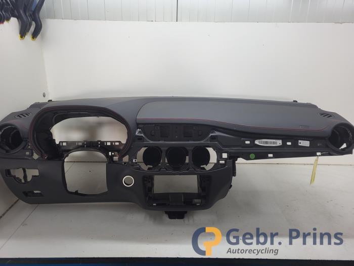 Używane Panel Mercedes B (W246/W242) 1.6 B-180 BlueEFFICIENCY Turbo 16V Cena € 400,00 Procedura marży oferowane przez Autorec. Gebr. Prins b.v.