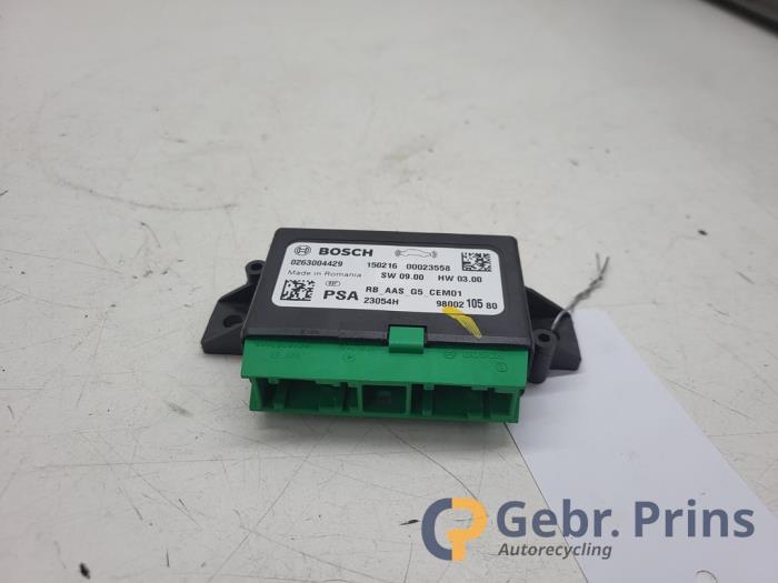 Begagnade PDC-modul Peugeot 308 (L3/L8/LB/LH/LP) 1.6 BlueHDi 120 Pris € 40,00 Marginaltabell erbjuds av Autorec. Gebr. Prins b.v.