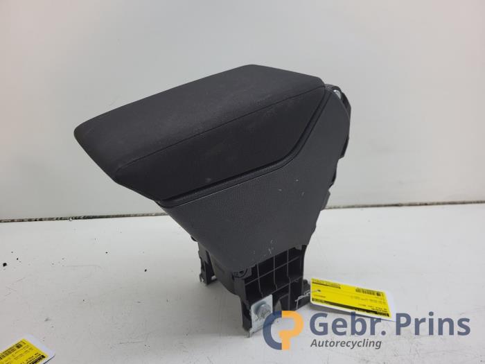 Begagnade Armstöd Volkswagen Polo VI (AW1) 1.0 TSI 12V Pris € 100,00 Marginaltabell erbjuds av Autorec. Gebr. Prins b.v.