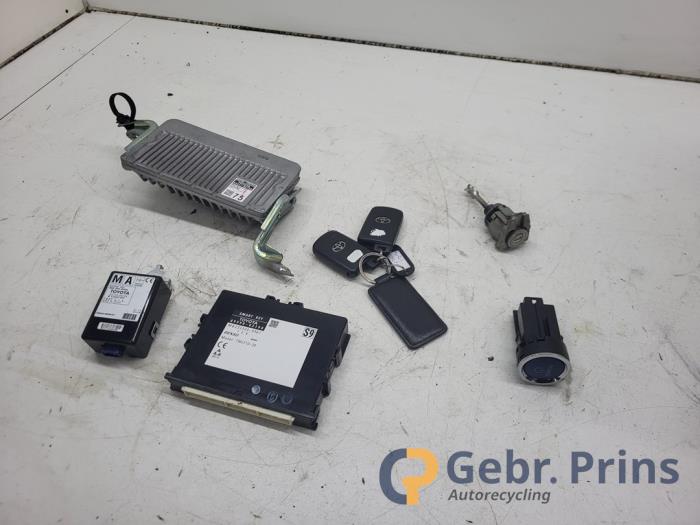 Used Ignition lock + computer Toyota Auris Touring Sports (E18) 1.8 16V Hybrid Price € 200,00 Margin scheme offered by Autorec. Gebr. Prins b.v.
