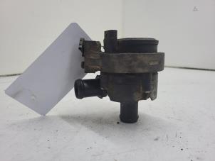 Usados Bomba de agua Volkswagen Caddy IV 2.0 TDI 75 Precio € 18,15 IVA incluido ofrecido por Autorec. Gebr. Prins b.v.