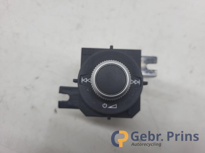 Usagé Panneau commande radio Audi Q2 (GAB/GAG) 1.0 TFSI 12V Prix € 30,00 Règlement à la marge proposé par Autorec. Gebr. Prins b.v.