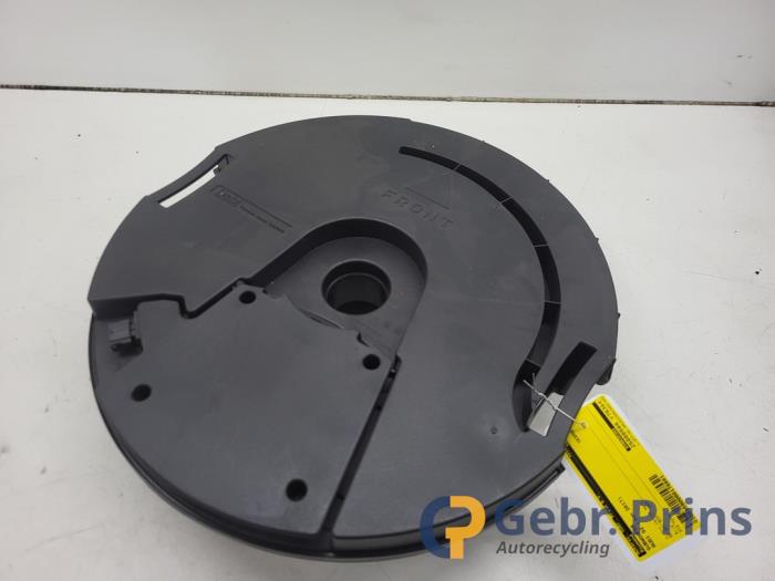 Używane Subwoofer Audi Q2 (GAB/GAG) 1.0 TFSI 12V Cena € 75,00 Procedura marży oferowane przez Autorec. Gebr. Prins b.v.