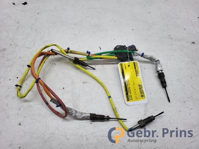 Usagé Sensor température d’échappement Nissan Primastar 2.0 dCi 150 Prix € 24,20 Prix TTC proposé par Autorec. Gebr. Prins b.v.