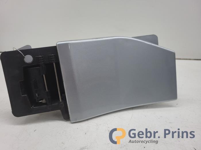Gebrauchte Tankklappe Nissan Primastar 2.0 dCi 150 Preis € 60,50 Mit Mehrwertsteuer angeboten von Autorec. Gebr. Prins b.v.