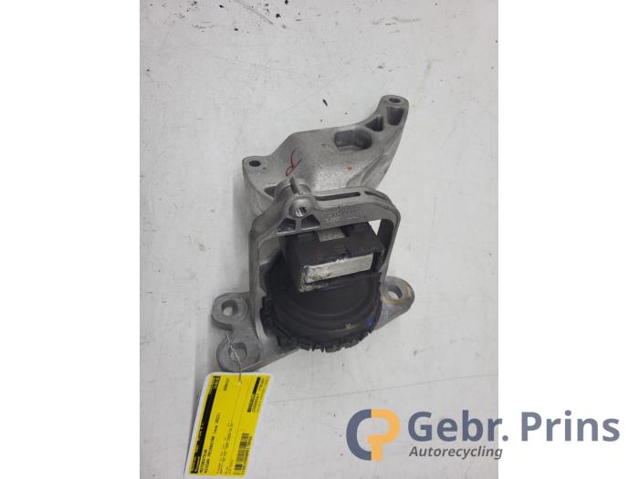 Used Engine mount Nissan Primastar 2.0 dCi 150 Price € 36,30 Inclusive VAT offered by Autorec. Gebr. Prins b.v.