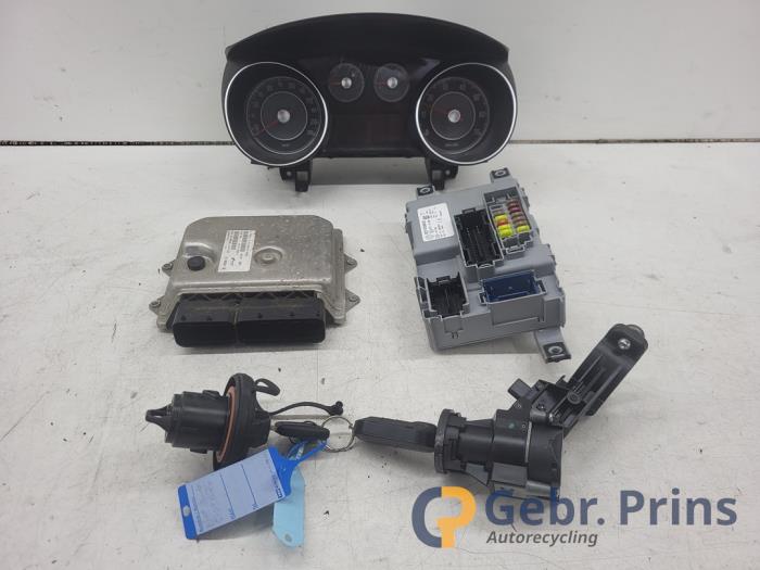 Used Ignition lock + computer Fiat Punto III (199) 0.9 TwinAir Price € 125,00 Margin scheme offered by Autorec. Gebr. Prins b.v.