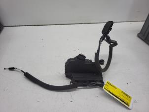 Gebrauchte Türschlossmechanik 4-türig rechts hinten Renault Clio IV Estate/Grandtour (7R) 0.9 Energy TCE 90 12V Preis € 20,00 Margenregelung angeboten von Autorec. Gebr. Prins b.v.