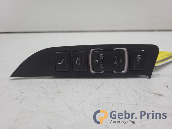 Używane Przelacznik ESP BMW 3 serie Touring (F31) 330d 3.0 24V Cena € 25,00 Procedura marży oferowane przez Autorec. Gebr. Prins b.v.