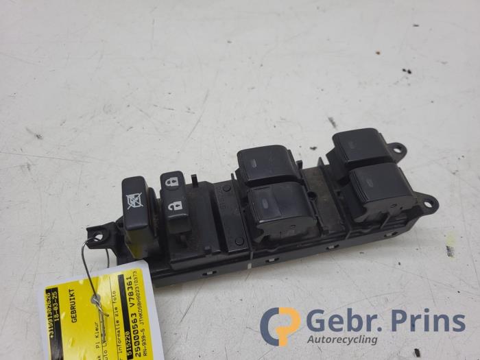 Usados Interruptor de ventanilla eléctrica Lexus CT 200h 1.8 16V Precio € 30,00 Norma de margen ofrecido por Autorec. Gebr. Prins b.v.