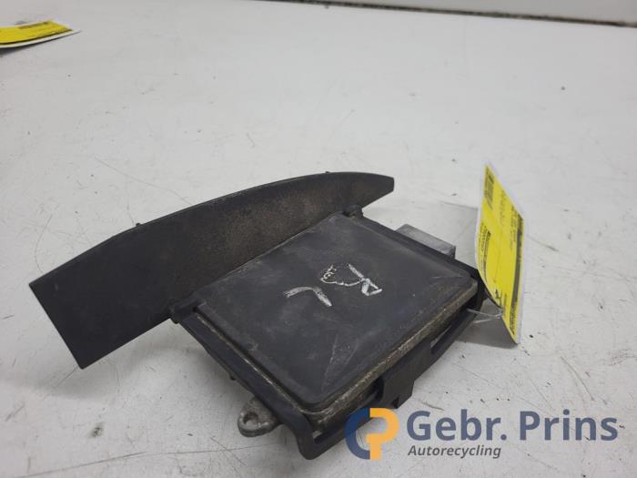 Begagnade Dödvinkelsensor BMW 3 serie Touring (F31) 330d 3.0 24V Pris € 75,00 Marginaltabell erbjuds av Autorec. Gebr. Prins b.v.