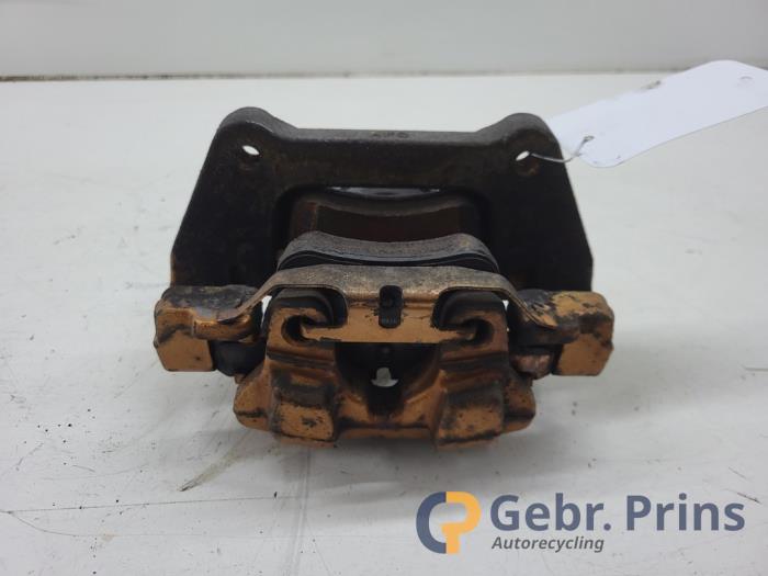 Gebrauchte Bremszange rechts vorne BMW 3 serie Touring (F31) 330d 3.0 24V Preis € 40,00 Margenregelung angeboten von Autorec. Gebr. Prins b.v.