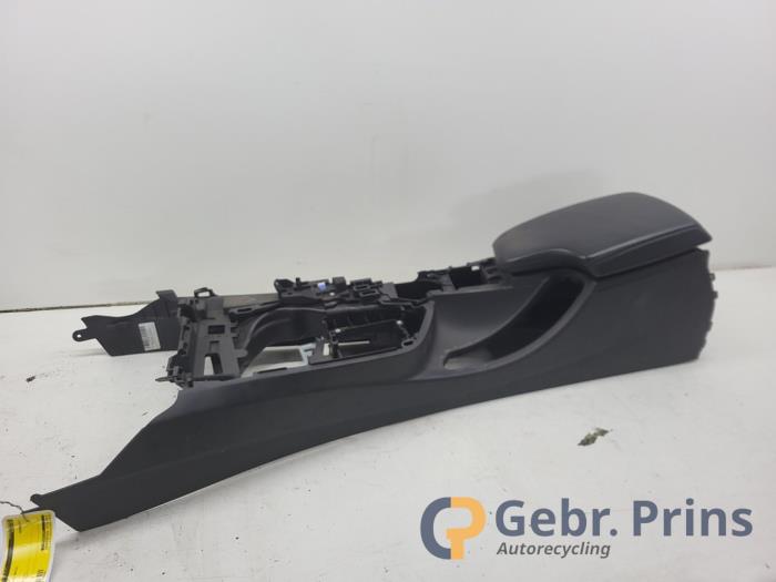 Używane Konsole srodkowe BMW 3 serie Touring (F31) 330d 3.0 24V Cena € 100,00 Procedura marży oferowane przez Autorec. Gebr. Prins b.v.