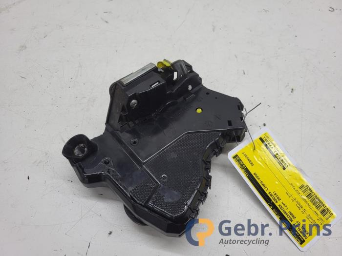 Begagnade Dörrlåsmekanism, 4-dörrars, vänster fram Lexus CT 200h 1.8 16V Pris € 35,00 Marginaltabell erbjuds av Autorec. Gebr. Prins b.v.