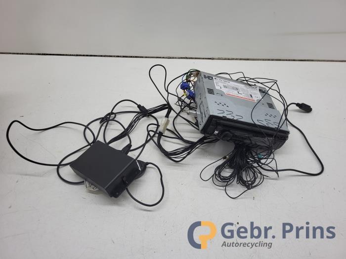 Begagnade Radio Volkswagen Golf V (1K1) 1.4 16V Pris € 50,00 Marginaltabell erbjuds av Autorec. Gebr. Prins b.v.
