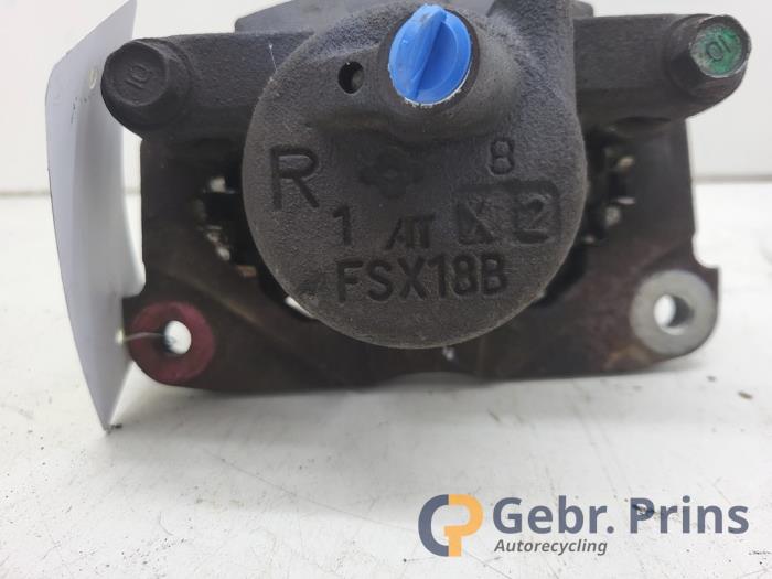 Gebrauchte Bremszange rechts vorne Toyota RAV4 (A3) Preis € 35,00 Margenregelung angeboten von Autorec. Gebr. Prins b.v.