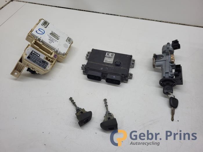 Used Ignition lock + computer Suzuki Swift (ZA/ZC/ZD1/2/3/9) 1.3 VVT 16V Price € 100,00 Margin scheme offered by Autorec. Gebr. Prins b.v.