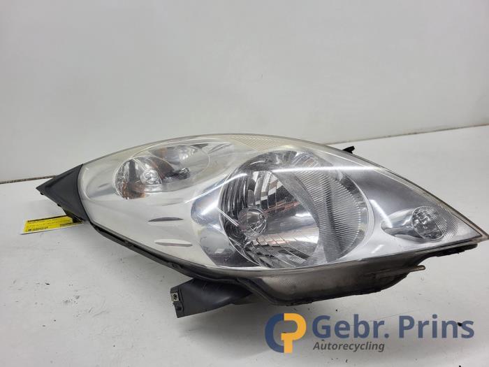 Używane Reflektor prawy Chevrolet Spark (M300) 1.0 16V Bifuel Cena € 50,00 Procedura marży oferowane przez Autorec. Gebr. Prins b.v.
