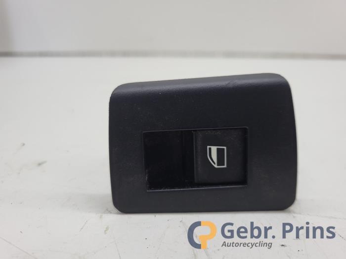 Usados Interruptor de ventanilla eléctrica BMW X5 (E53) 4.4 V8 32V Precio € 10,00 Norma de margen ofrecido por Autorec. Gebr. Prins b.v.