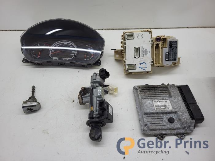 Used Ignition lock + computer Suzuki Swift (ZA/ZC/ZD1/2/3/9) 1.3 DDis 16V Price € 100,00 Margin scheme offered by Autorec. Gebr. Prins b.v.