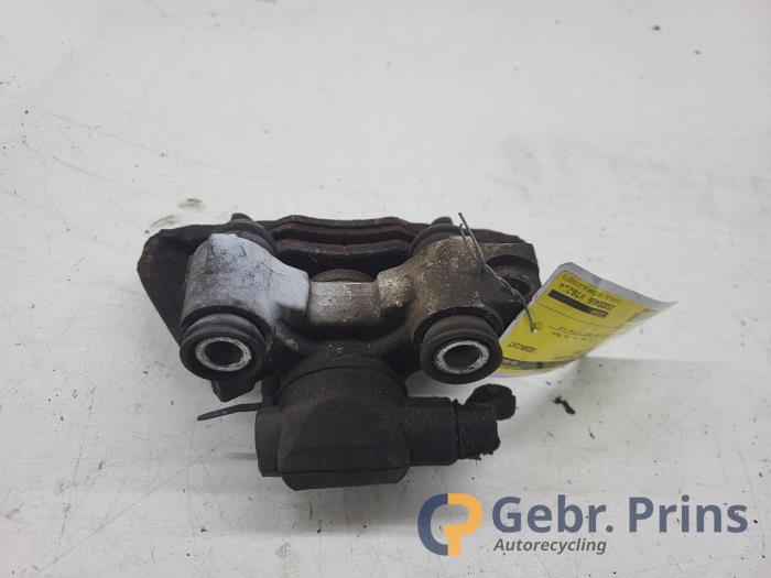Gebrauchte Bremszange links hinten Peugeot 206 CC (2D) 1.6 16V Preis € 35,00 Margenregelung angeboten von Autorec. Gebr. Prins b.v.