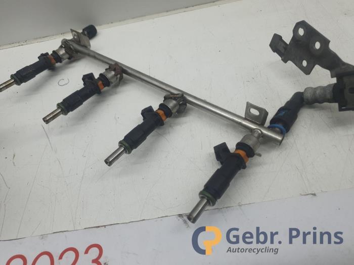 Injector (petrol injection) Opel Zafira 1.8 16V Ecotec - 55353806 ...
